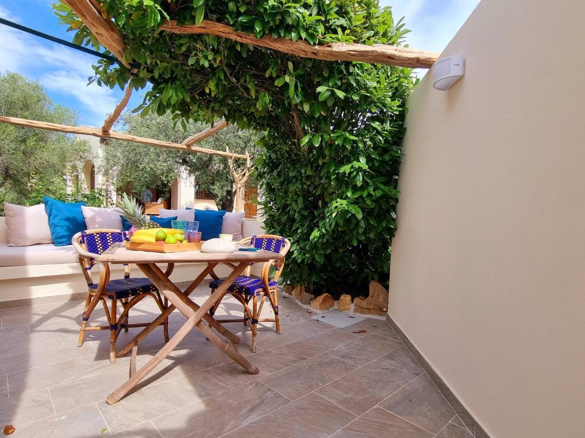 Stazzo San Teodoro Il Ginepro Piscina Condivisa Apartment Bagian luar foto