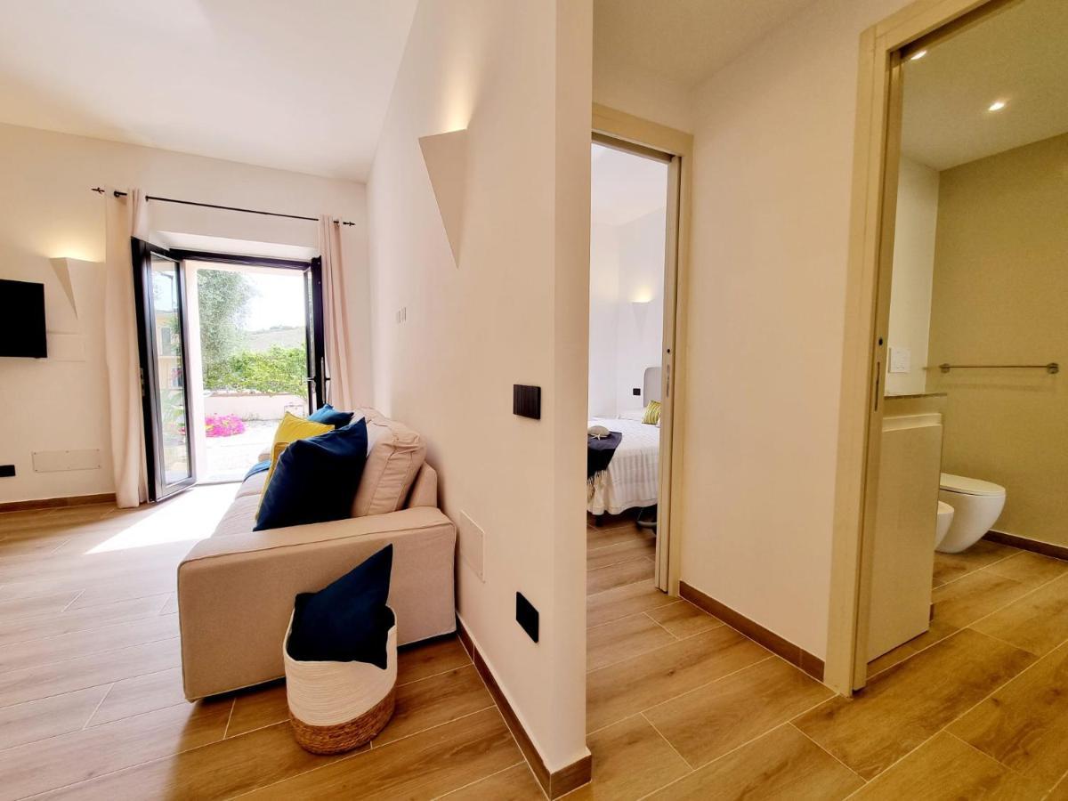 Stazzo San Teodoro Il Ginepro Piscina Condivisa Apartment Bagian luar foto