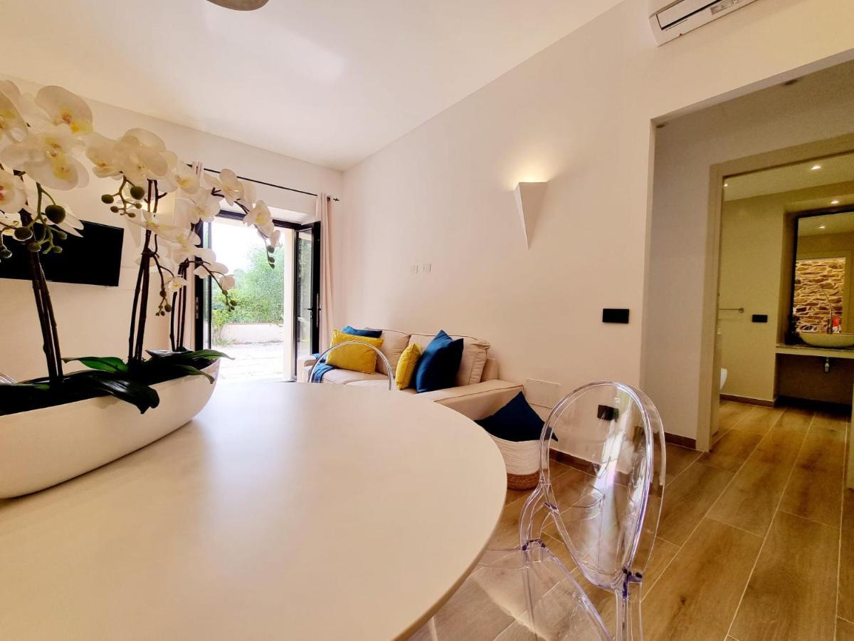 Stazzo San Teodoro Il Ginepro Piscina Condivisa Apartment Bagian luar foto
