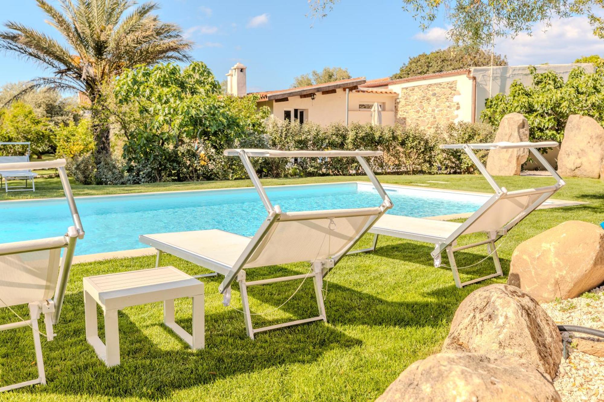 Stazzo San Teodoro Il Ginepro Piscina Condivisa Apartment Bagian luar foto